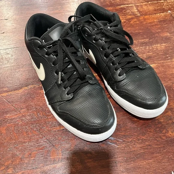 Nike Air Jordan 1 v.2 Low Black and White Sneakers - Picture 1 of 6